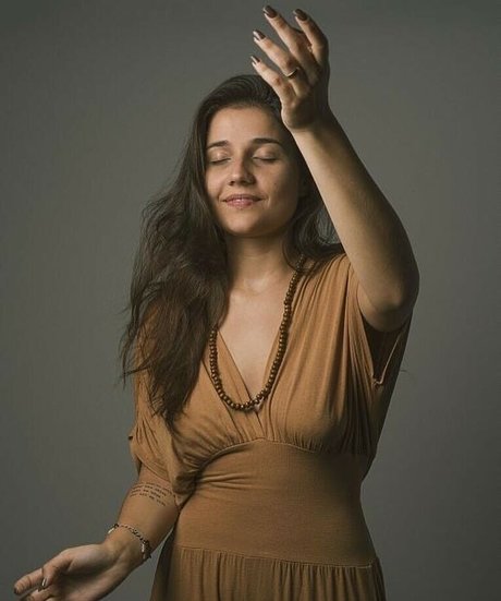 Ana Gutierrez perfekte schöne galerie