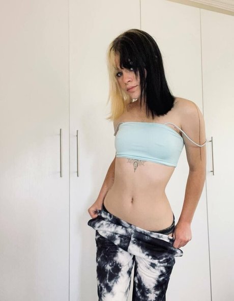 Skye Wilson model nackt bilder