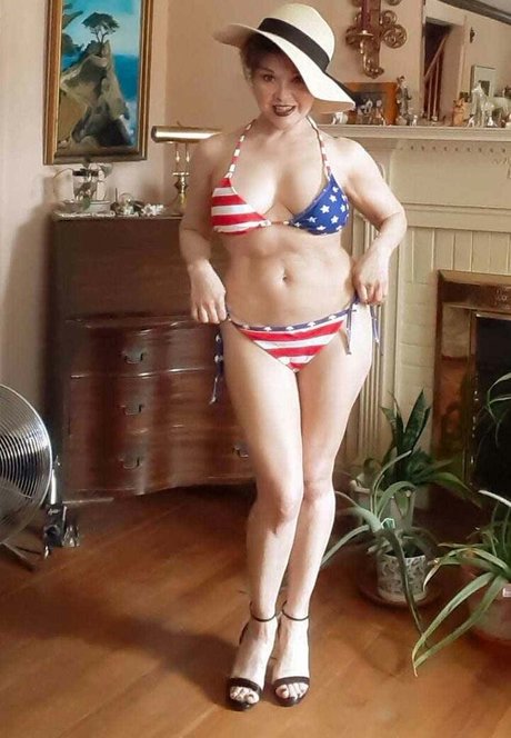 Helena Antonaccio nackt erwachsene bilder