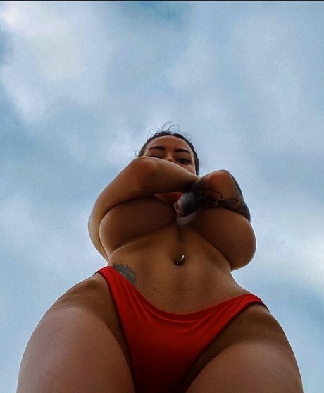 Alena Omovich top hd bilder