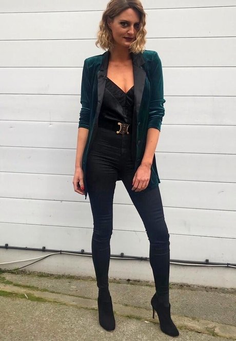 Morgana Robinson nackt akt foto