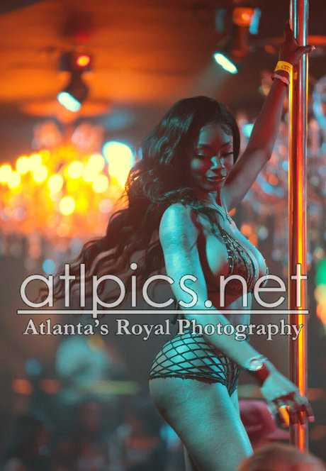 Nisha Thomas nacktheit kunst fotos