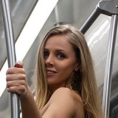 Moneypulator nackt sexy foto