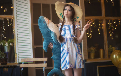 Alina Latypova porno bild