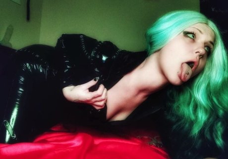 Void The Kitten nackt schöne bilder