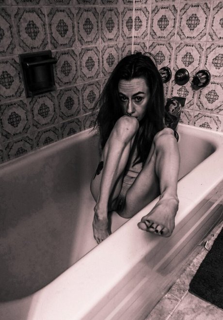 lesbische onlyfans kunst nacktheit bild