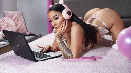 Reign Chaos sexy nackten bilder