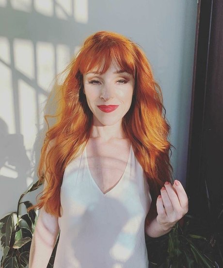 Ruth Connell schöne pornografische bilder