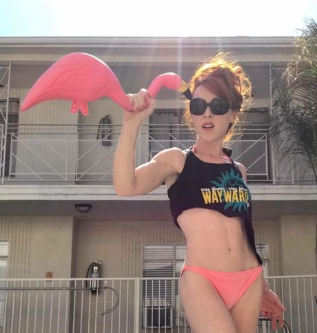 Ruth Connell erotische archiv