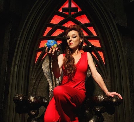 Ruth Connell pornostar nackte bild