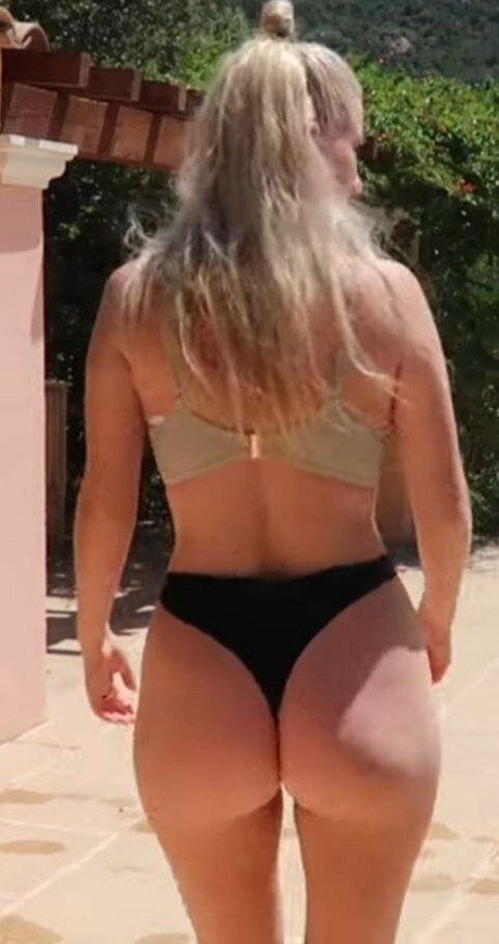 Josefine Simone Dahl freie exklusive archiv