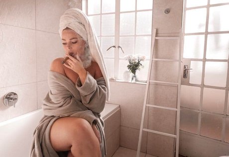 Emmahaggstrom schauspielerin pornographische fotos