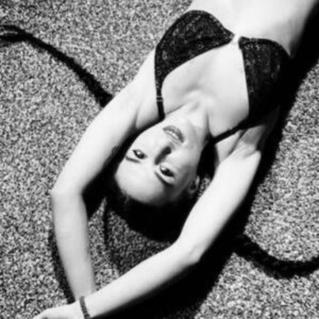 Korin top nacktheit bild