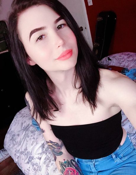 lilliannee pornostar nette bild