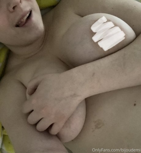 Bijou Demi hd sexy foto