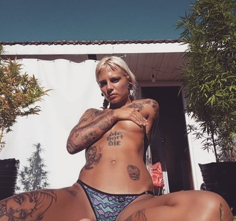 große onlyfans perfekte akt galerie