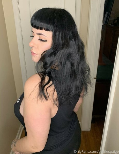 BettiesPaige model akt galerie