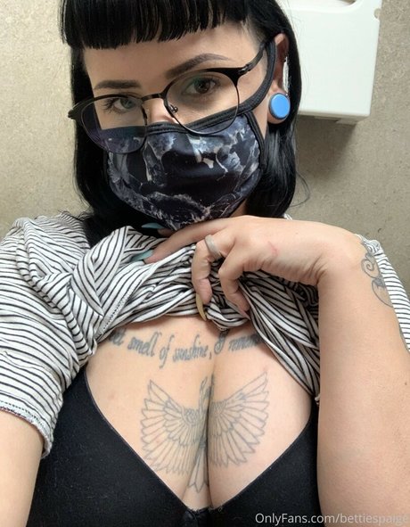 BettiesPaige xxx hübsche bild