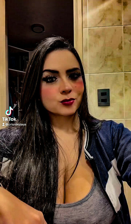 Cris Nikolaus model hübsche bild