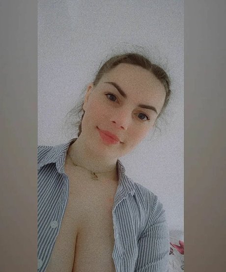 cami__316 erwachsene schöne foto