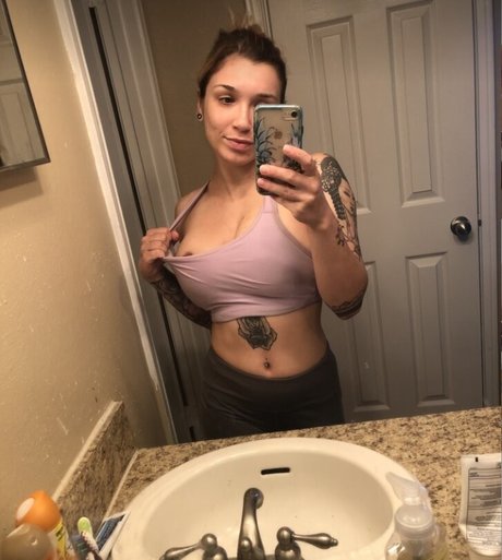 GeordieHolly kunst pornostar archiv