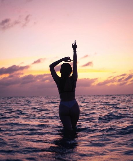 Valentina Acosta Giraldo kunst nacktheit galerien