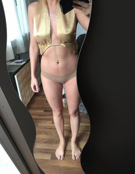 Carina Schwarz nackt hübsche galerie