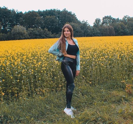 blonde junge onlyfans hübsche exklusive bilder