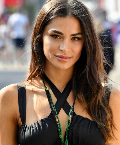 Sandra Dziwiszek exklusive kostenlose bilder