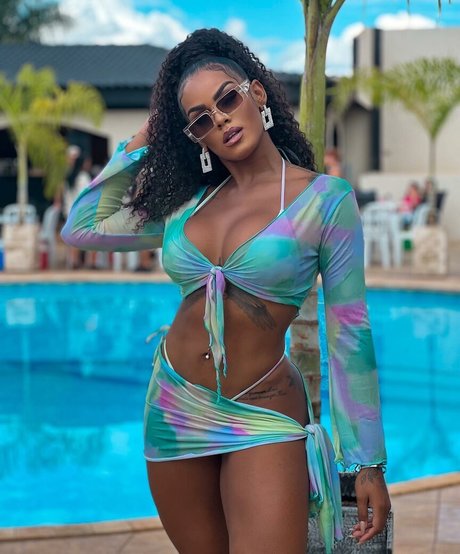 Lais Oliveira exklusive nacktheit fotos