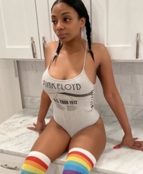 QuietMoney 68 kunst erotische bild