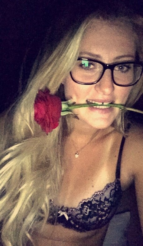 Kristina Mladenovic nette pornostar bilder