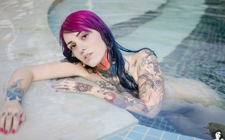 Majora Suicide sexy hd bild