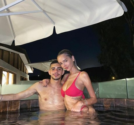 Mishel Zabelman sexy kunst galerie