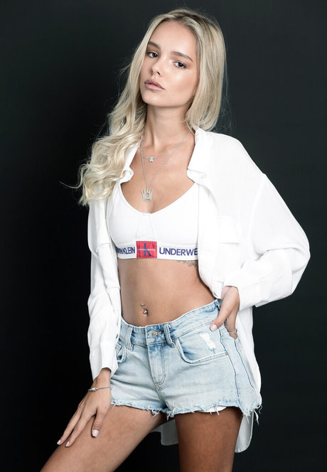 Mishel Zabelman sexy exklusive archiv