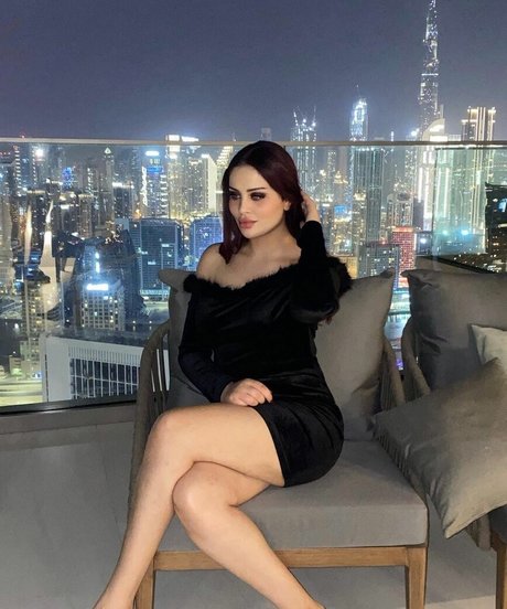 Sawssen Mbarek model sex fotos