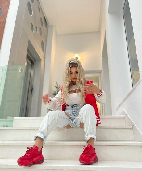 Deli Sana sexy bilder