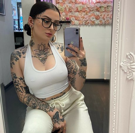 intoxifyingflxwers model pornographische bilder