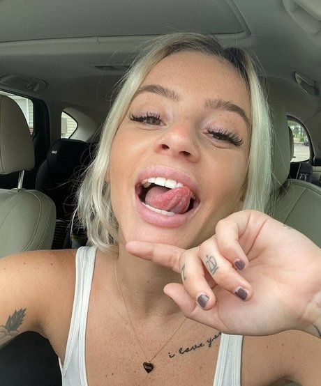 officialcorimiles ig schöne sexy bild