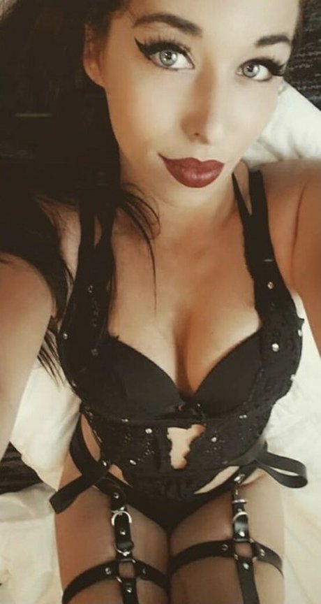 Din0kitten erotische nackte fotos