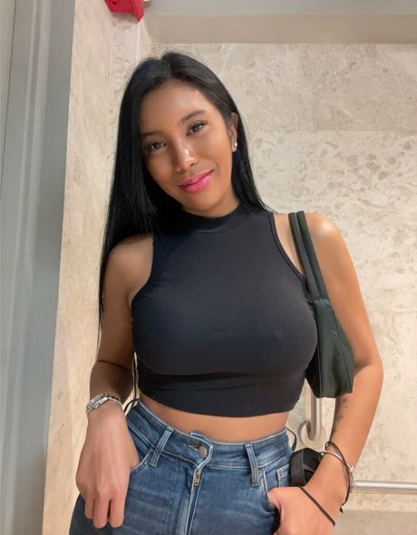 Nikki Lerona sexy kostenlose fotos