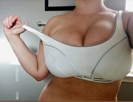 Avery Millah sexy schöne foto