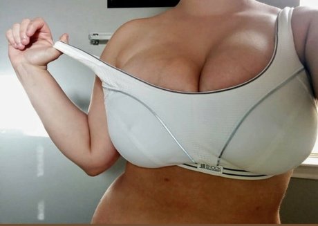 Avery Millah exklusive schöne galerie