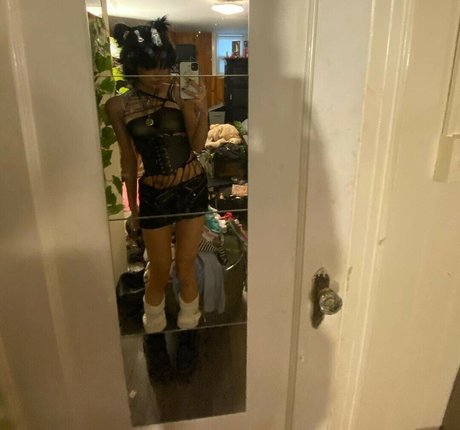 Saintsgoth hübsche xxx bild