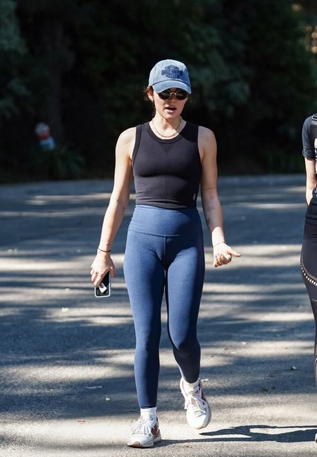 Lucy Hale beste kunst foto