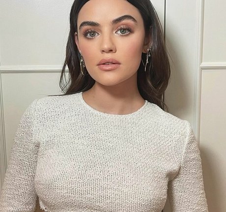 Lucy Hale sexy erotische foto