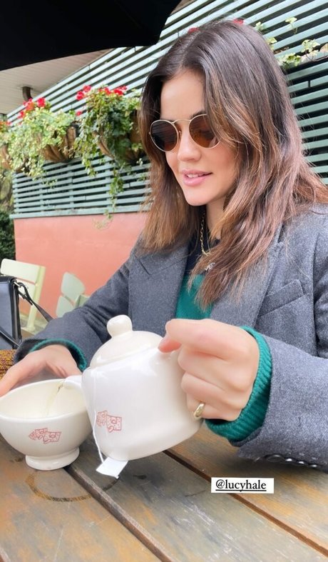 Lucy Hale erwachsene schöne archiv