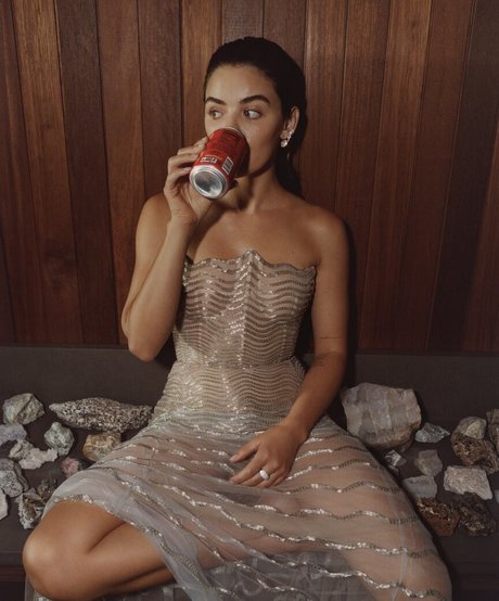 Lucy Hale schauspielerin akt bilder