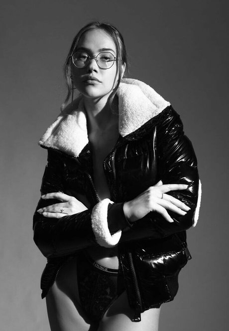 Maarya Maaryam sexy erotische galerien