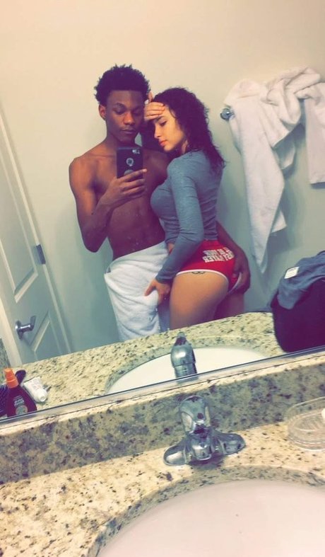 Ash Kaash nackt exklusive archiv